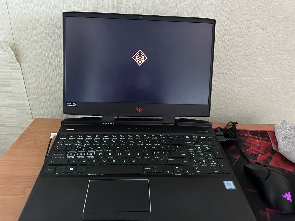 HP-OMEN 15 dc1017 игровой ноутбук