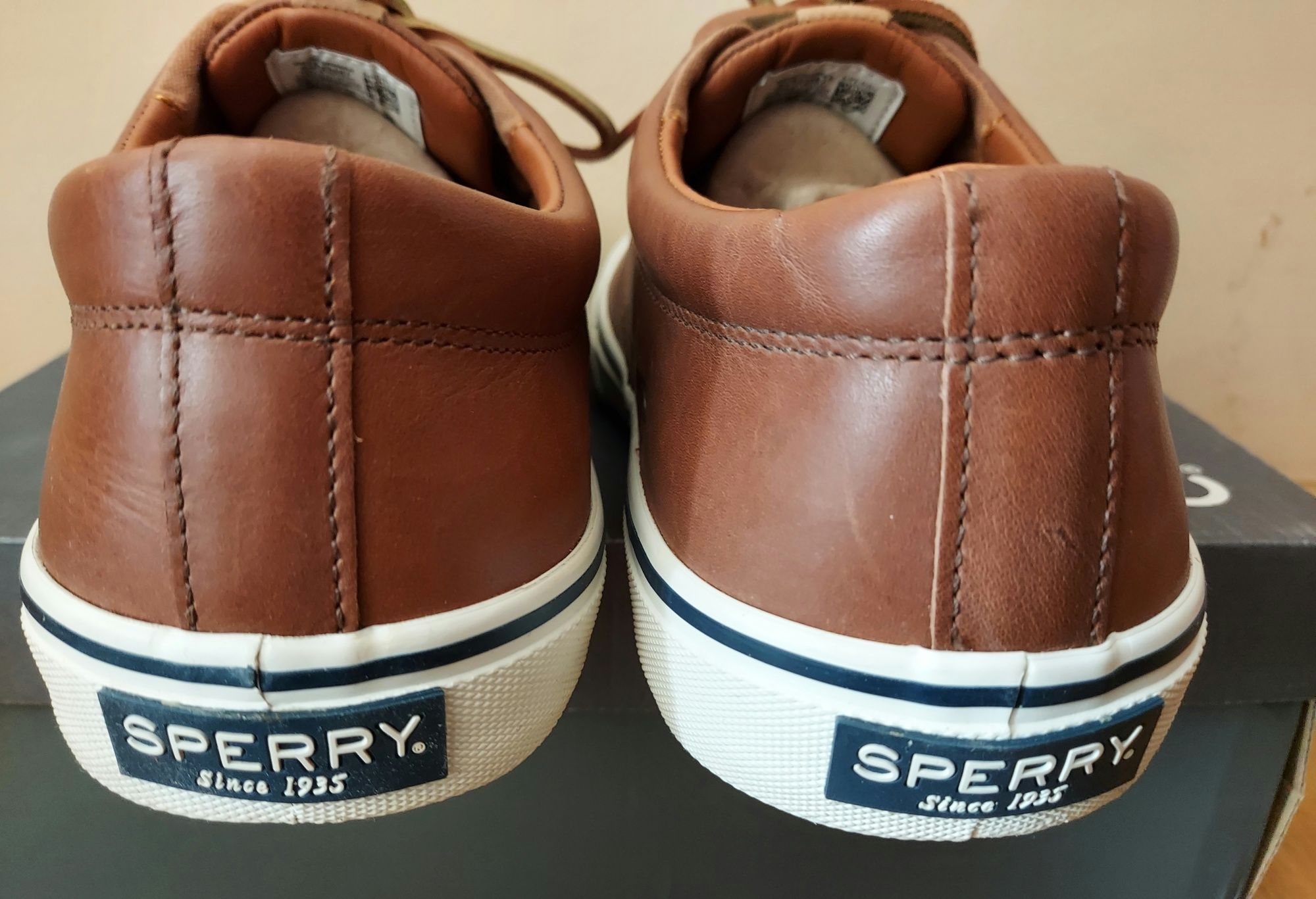 Продаю новые кожаные кеды Sperry
