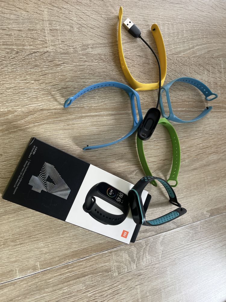 Zegarek Mi Smart Band 4 + kolorowe opaski