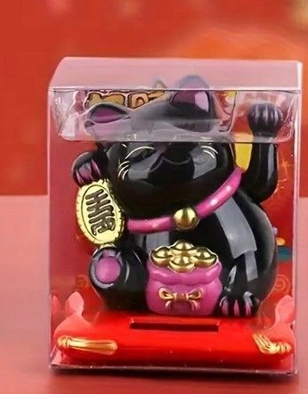 Japoński Kot Maneki-Neko Chiński Kot Szczęścia 7,5cm CZARNY solarny CU