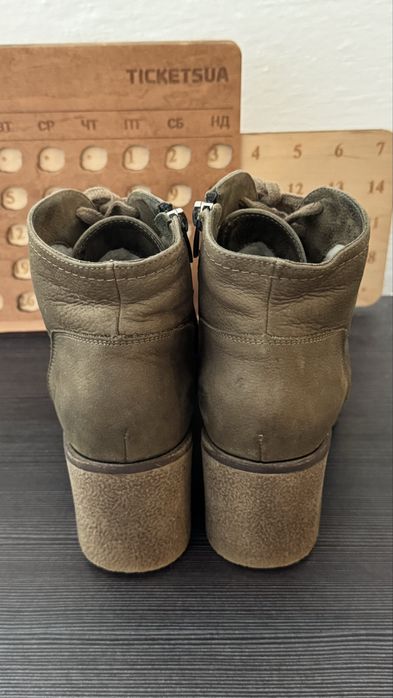 Жіноче зимове взуття