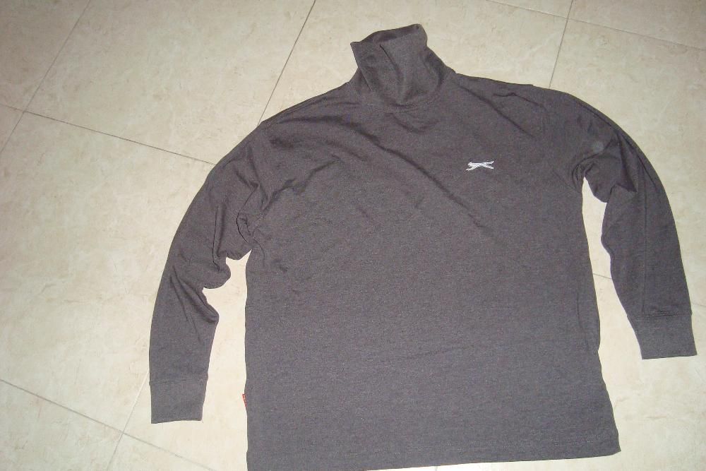 Camisola de gola alta e calç