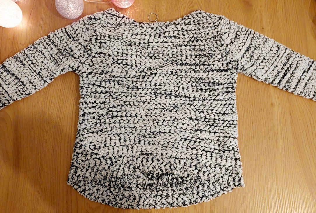 Oryginalny zimowy bluzo-sweter dziewczecy na 134/140cm Hailys