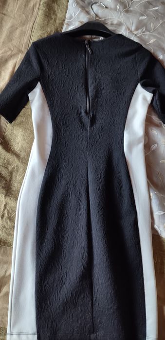 Vestido preto e branco em malhinha