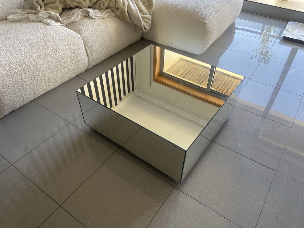 Mesa quadrada espelhada