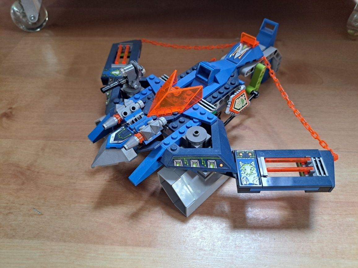 LEGO Nexo Knights 70320 Myśliwiec V2 Aarona