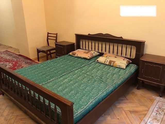 Продам 2 кімнатну квартиру, можна під комерцію!