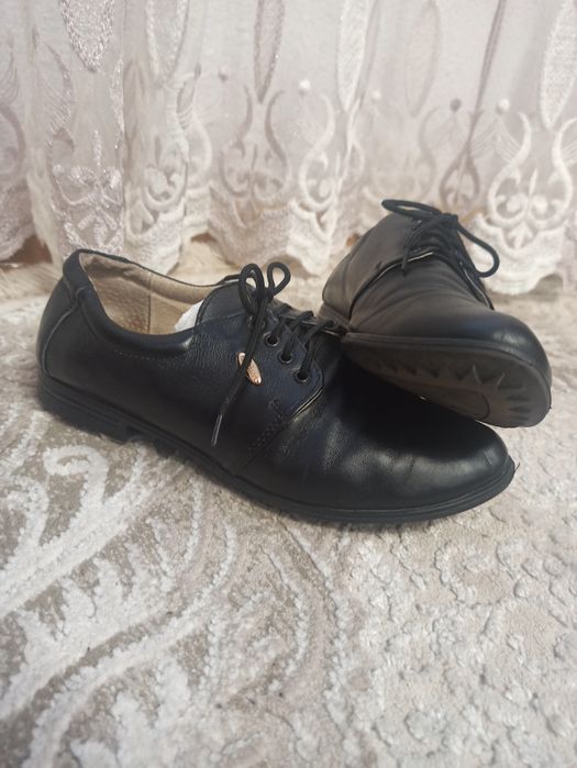 Шкіряне взуття жіноче