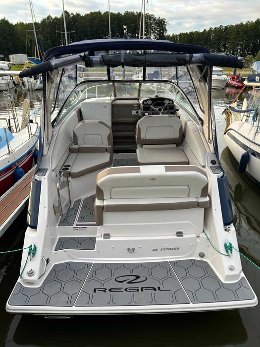 Jacht motorowy REGAL 26 EXPRESS 2018 - zadbany, tylko 83mth!!!