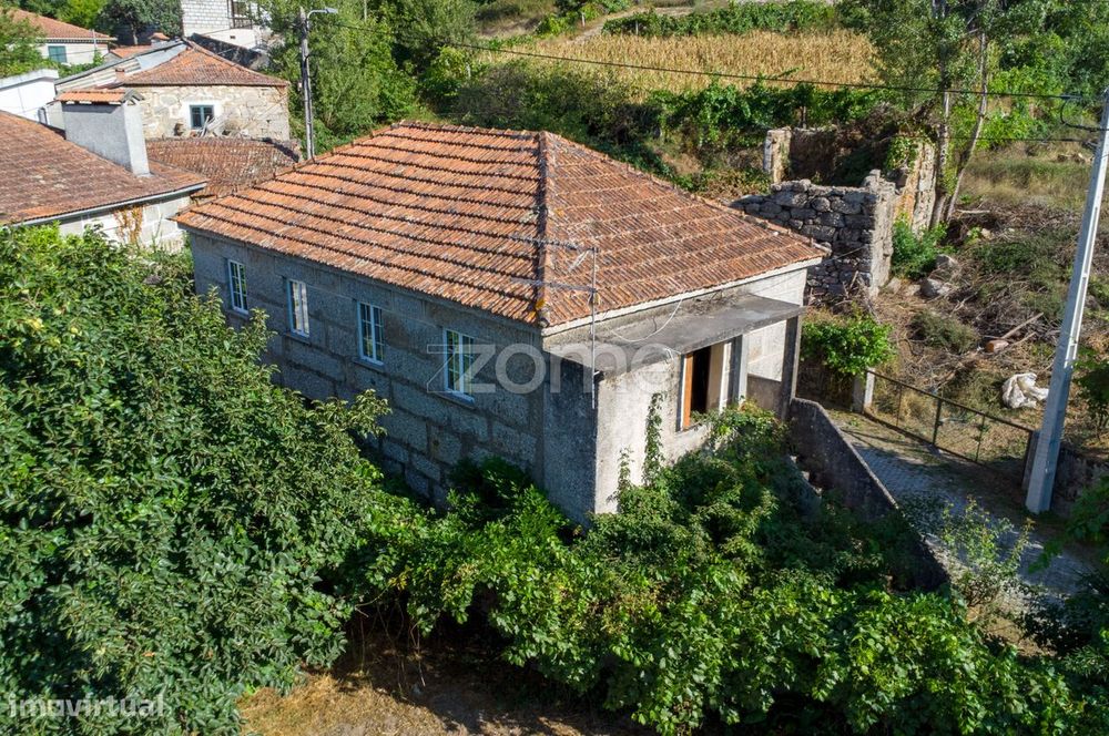 Quintinha com casa em pedra e terreno com 1.200 m2 - Gôve, Baião