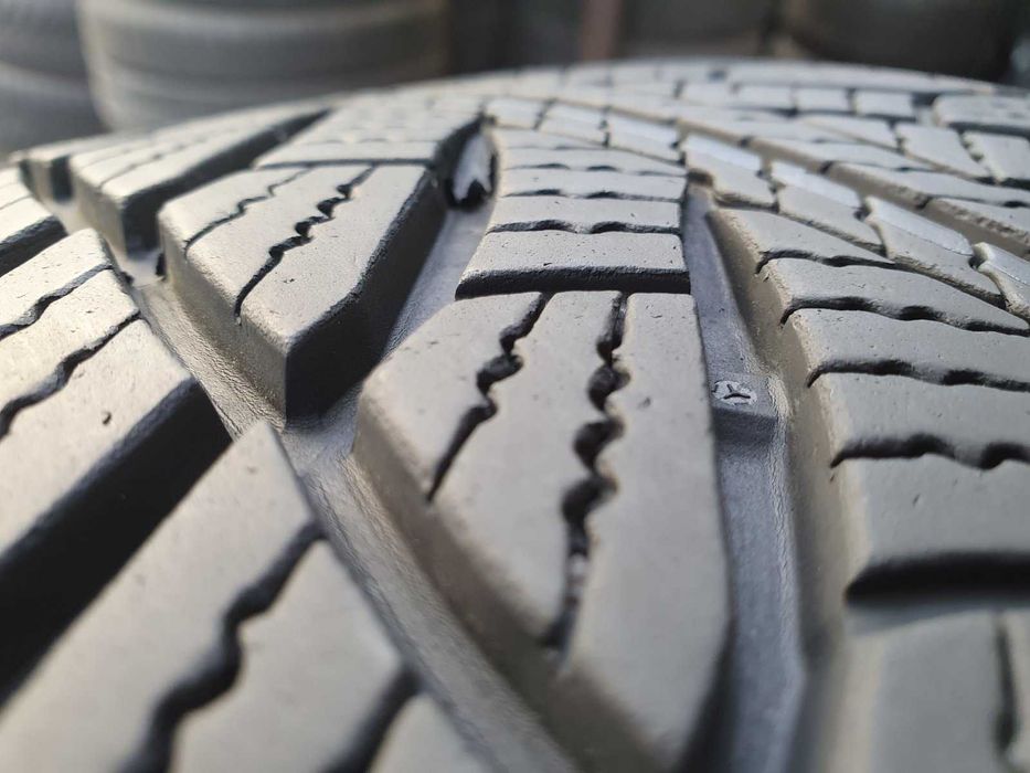 4x Goodyear UltraGrip Performance 8  245/45r18  6,5mm