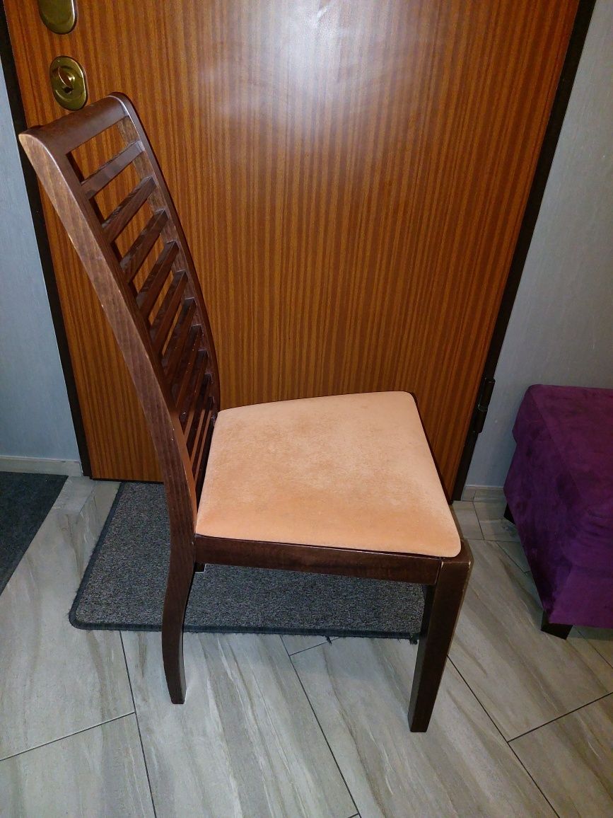 Sprzedam stół drewniany + 4 krzesła drewniane