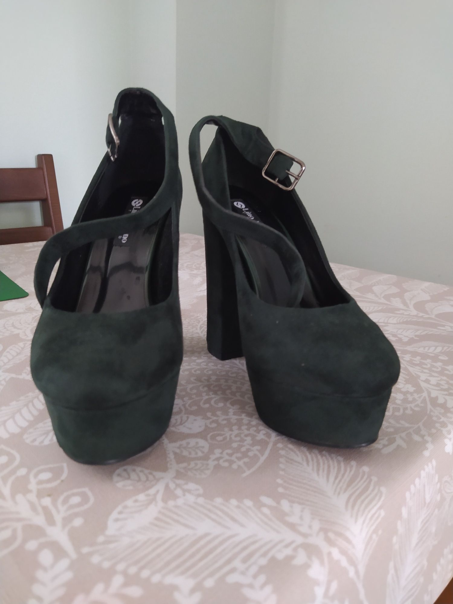 Жіночі туфлі замш темно зеленого кольору