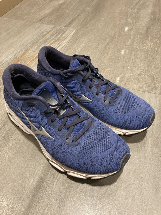 Бу кросівки mizuno wave inspire 44р