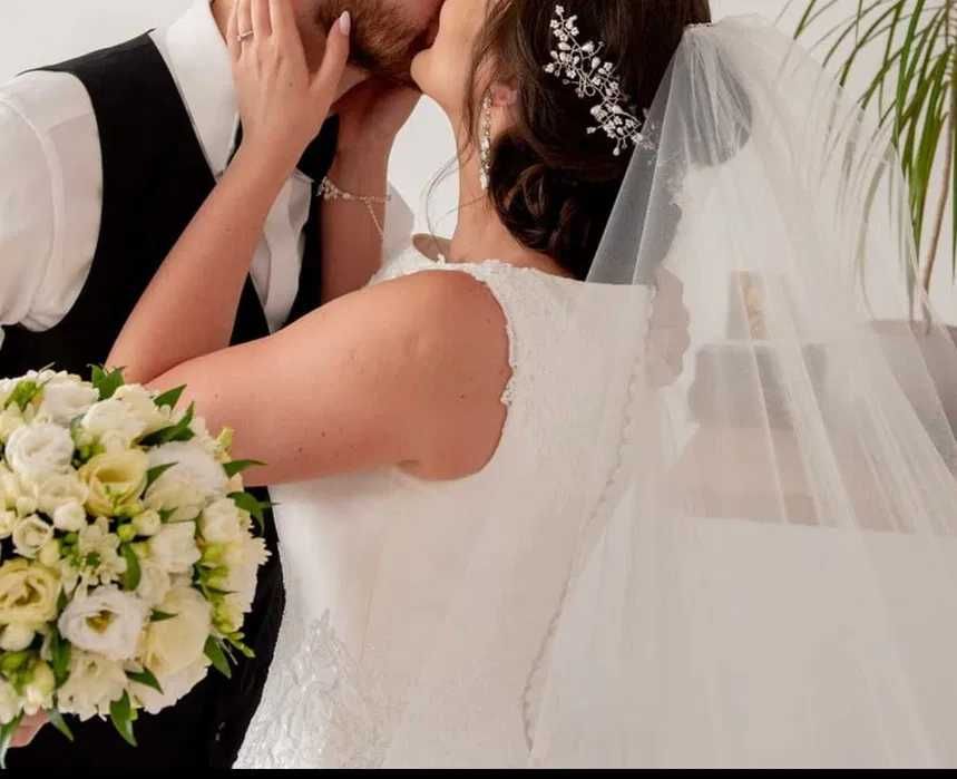 Suknia z tkaniny mikado