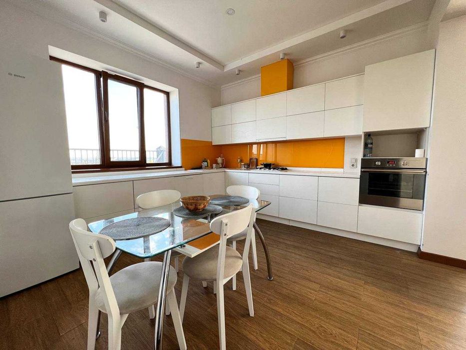 Жилий дім200м2+0,25га.Камін,сонячні панелі,електро/твердопалевний котл