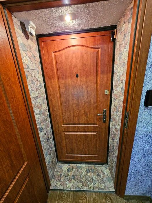 Житлова двокімнатна квартира з меблями та власним опаленням...