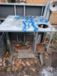 Masywny stół metalowy roboczy 60x90, odlewniczy z regulacją wysokości