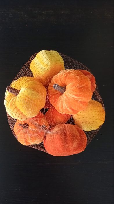 Dekoracyjne dynie w siatce 9 szt