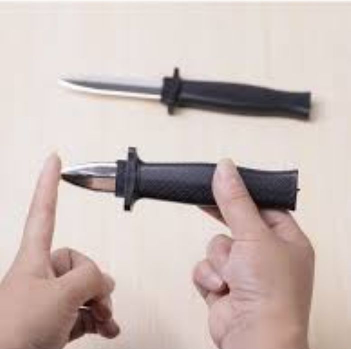 Нож-кинжал для фокусов.