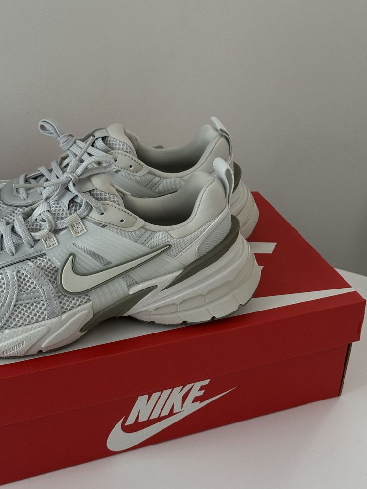 Кросівки NIKE V2K RUN 40(25,5см) розмір