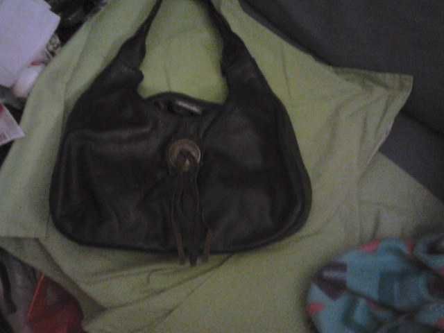 Mala Castanha escura Pele -Charles