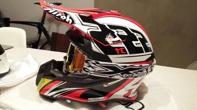 Capacete Airoh Terminator 2.1 Tony Cairoli oferta óculos