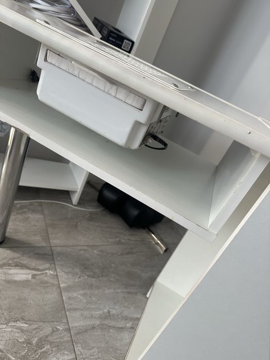 Стол маникбрный с вытяжкой