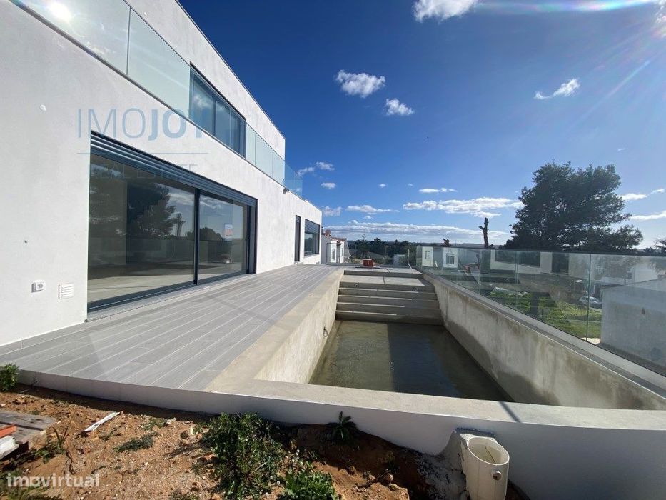 Moradia T4 com Piscina no Espartal em Aljezur