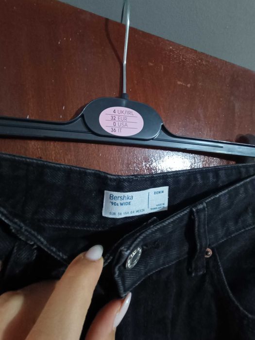 Calça de ganga larga e preta