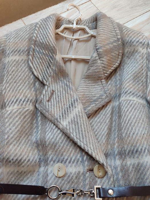 Якісний блейзер-пальтр у складі якого 20%мохеру,40%шерсті та 40%віскоз