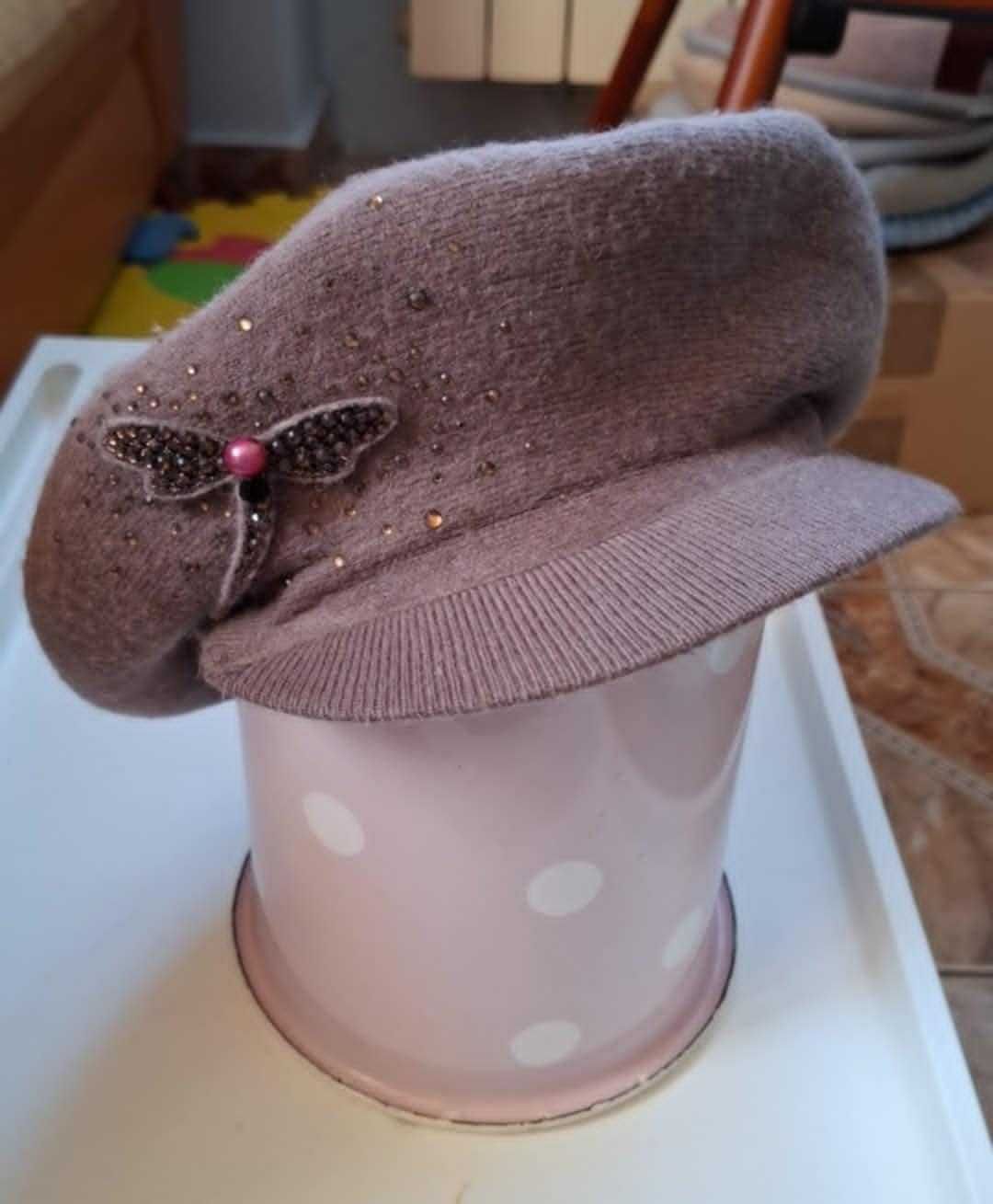 Czapka damska z daszkiem