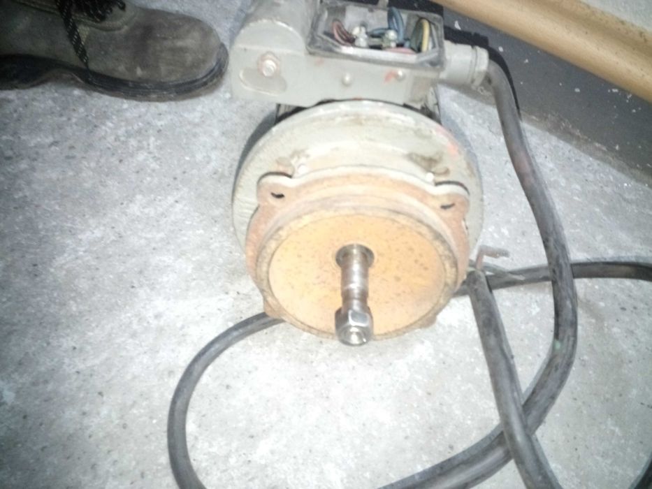 Silnik 1,1Kw 1280Obr/min 220/380V Z Cewką Rozruchową