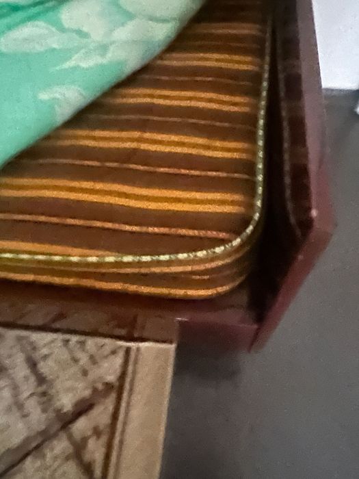 Ліжко, старе, з матрасом