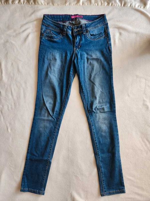 Klasyczne spodnie jeansowe dla dziewczynki