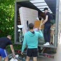 Грузоперевозки по Киеву  есть грузчики Квартирные Офисные Переезды