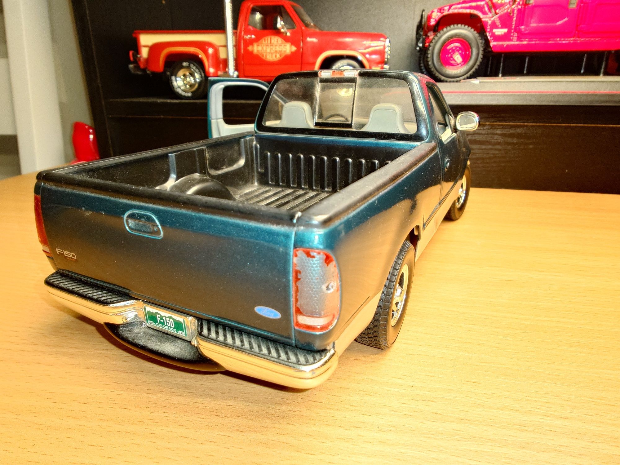 Модель Ford 150 90x років Фірми ERTL 1:18