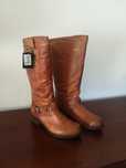 Botas em pele marca Roots novas em caixa