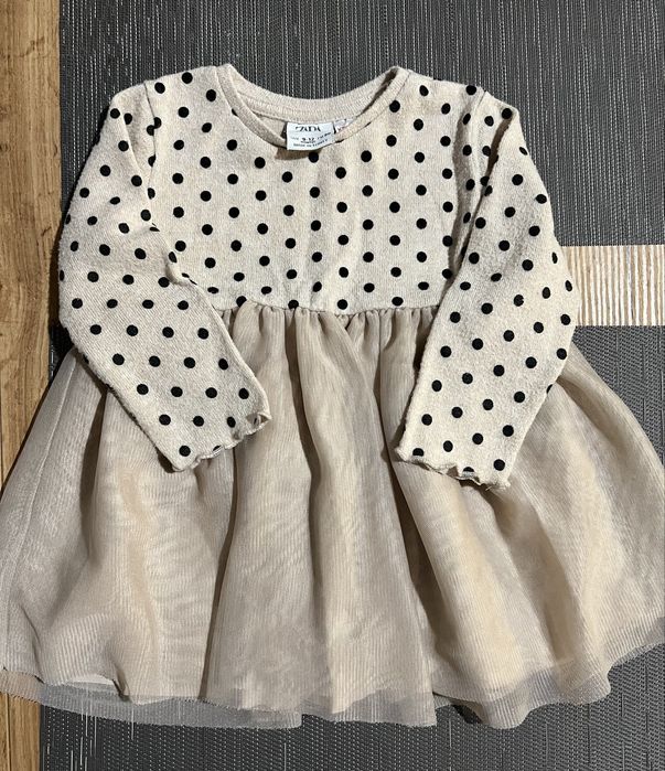 Дві дитячі сукні ZARA 80 розміру ( колготи HM до них у подарунок)