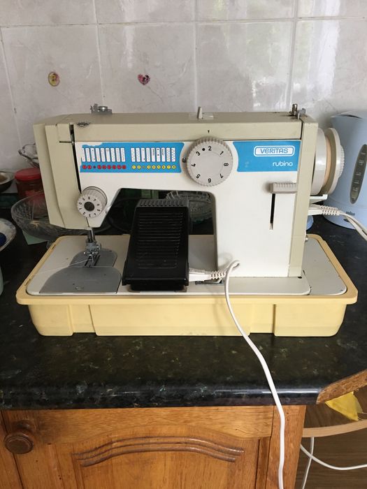 Швейна машинка Верітас
