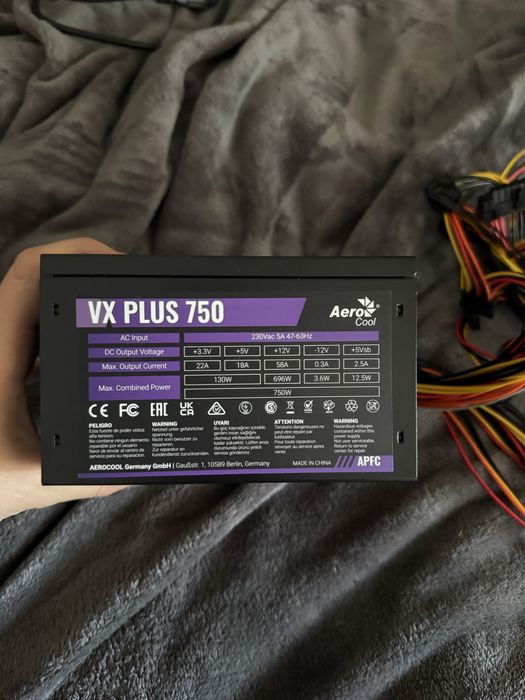 Zasilacz AEROCOOL PGS VX 750W 80 Plus jest gwarancja