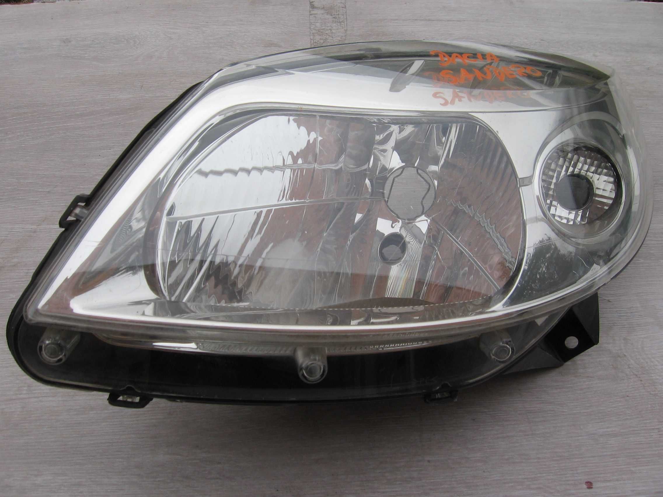 Lampa przednia Dacia Sandero I