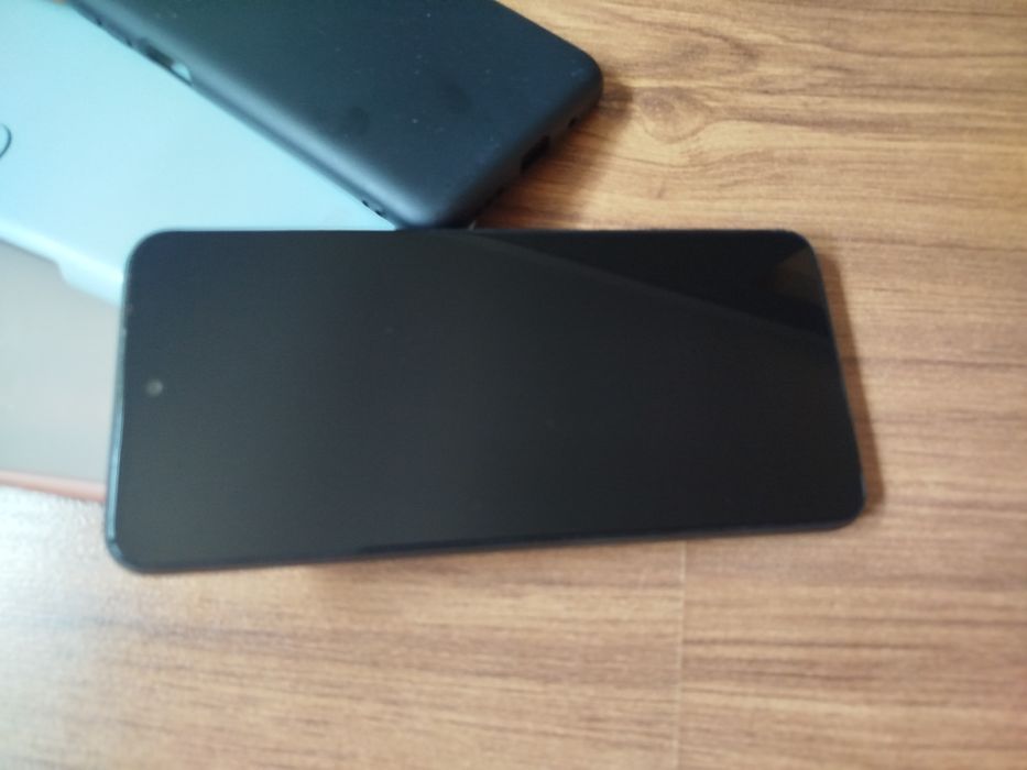 Redmi 10 5G, 6/128 + 3 чохли — стан супер.