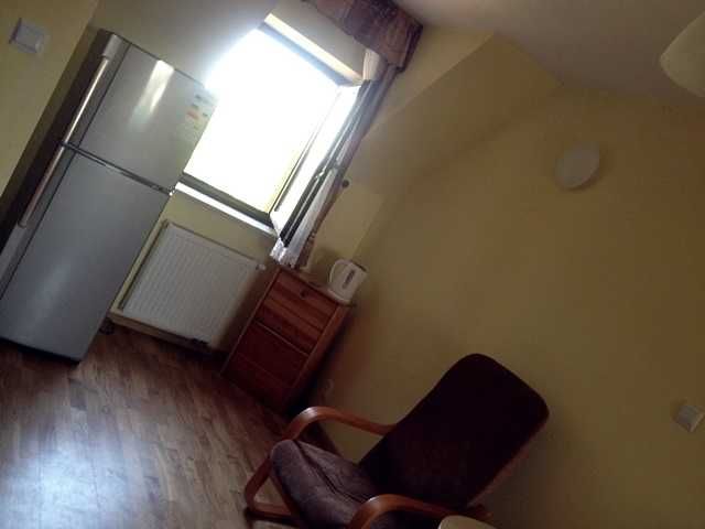 Pokój z własną łazienką, aneks kuchenny.