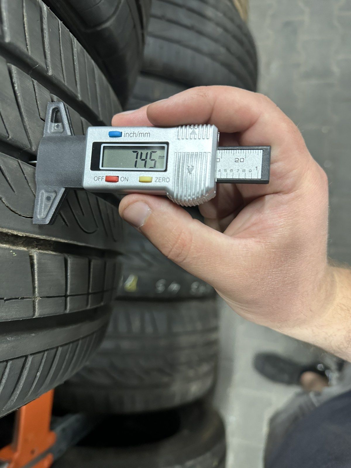 Шини Резина Літо 235/55 R18 104V Austone Athena Sp303