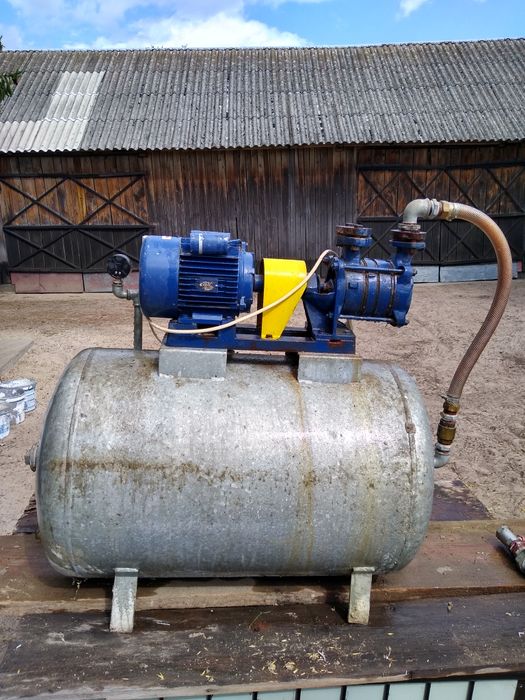 Hydrofor z pompą