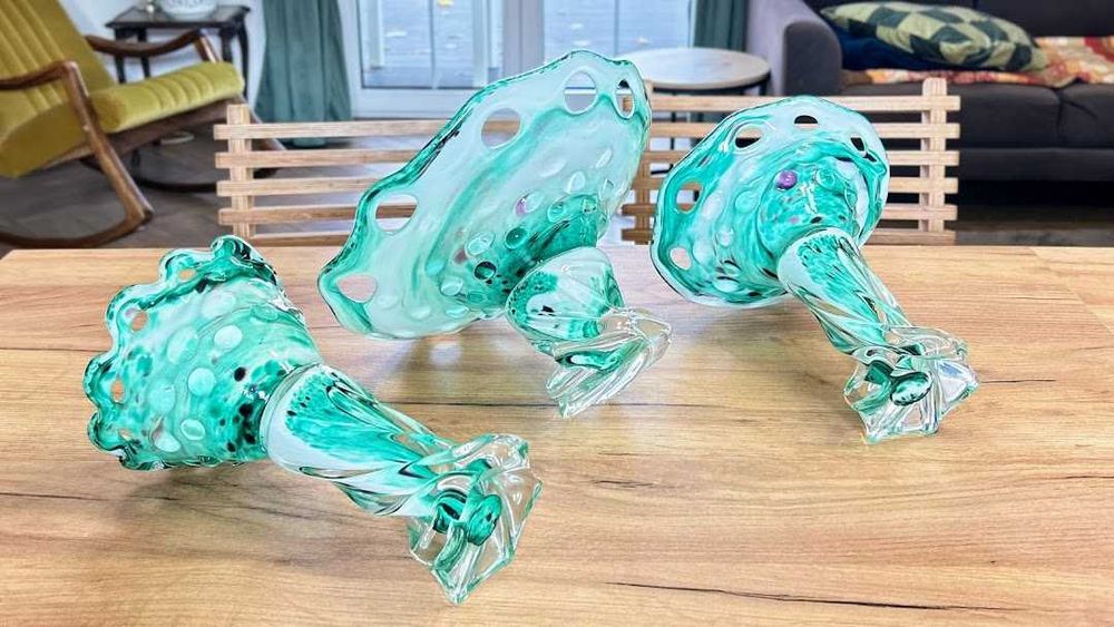 Patera misa na stopce 21cm nakrapiane szkło czeskie PRL Vintage