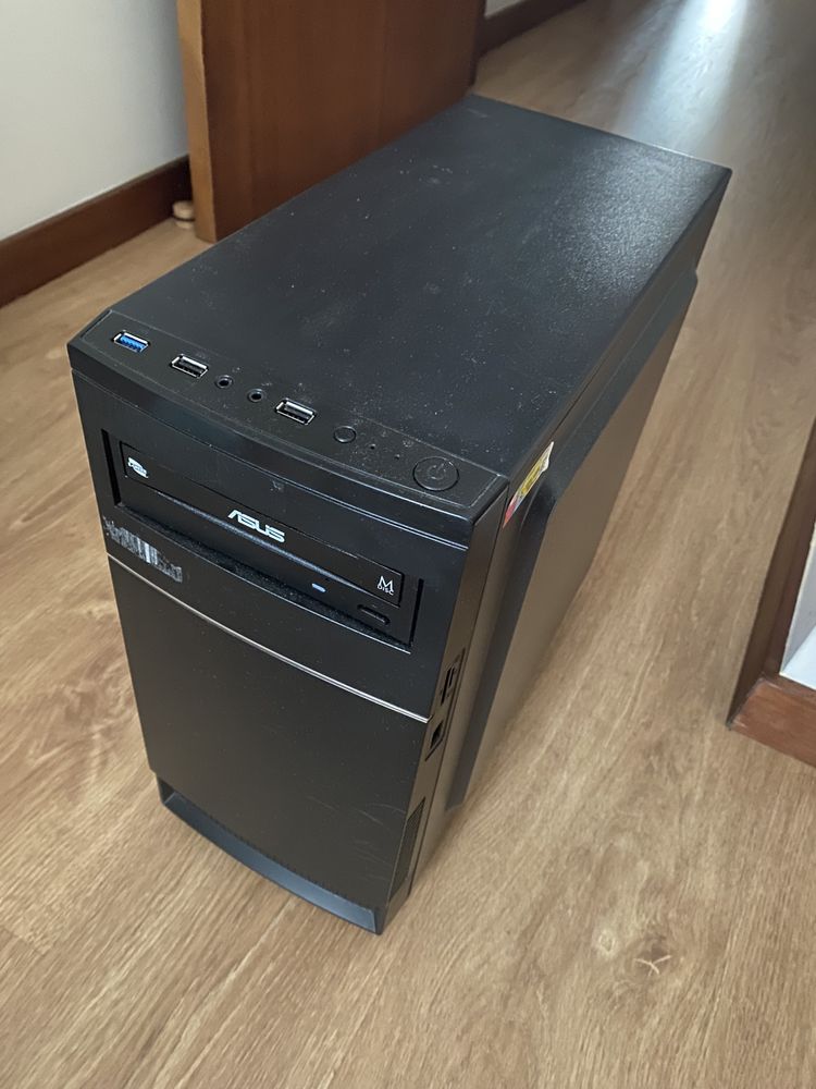 Computador ASUS (torre)