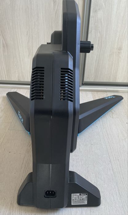Trenażer rowerowy Tacx Flux 2 Smart Zwift Play