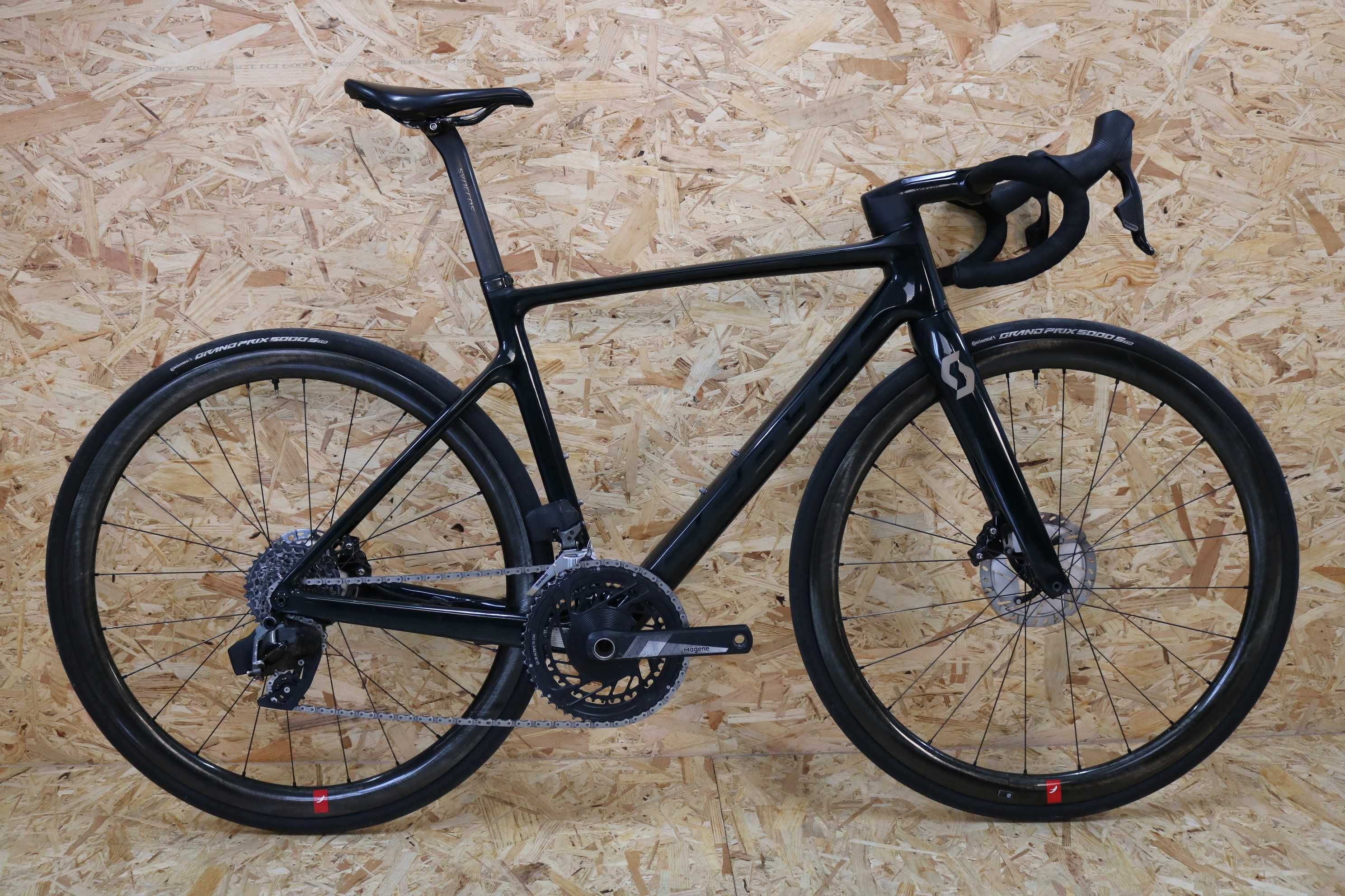 Bicicleta carbono Scott Addict RC - Sram Rival AXS - Rodas Carbono